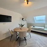 Modernes 4 Fuer Monteure Mit Parkplatz In 아파트 *