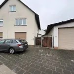 아파트 Modernes 4 Fuer Monteure Mit Parkplatz In *