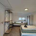 Modernes 4 Fuer Monteure Mit Parkplatz In *