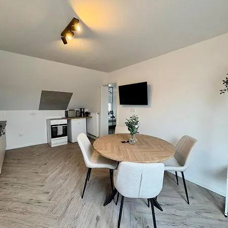 Modernes 4 Fuer Monteure Mit Parkplatz In * Lampertheim