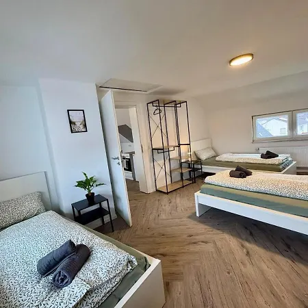 Modernes 4 Fuer Monteure Mit Parkplatz In *
