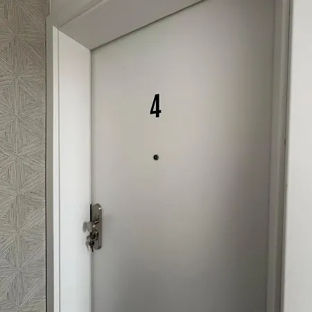 Apartment Modernes 4 Für Monteure Mit Parkplatz In *