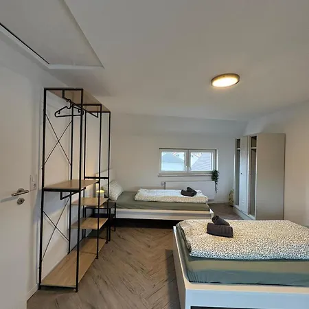 Modernes 4 Fuer Monteure Mit Parkplatz In *
