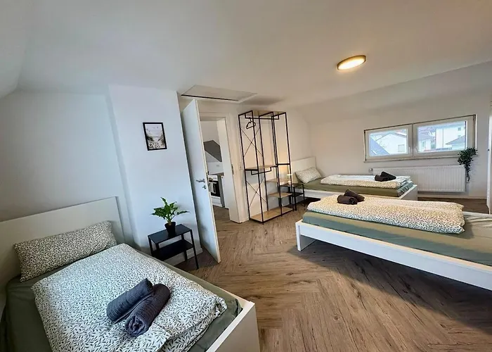 Modernes 4 Fuer Monteure Mit Parkplatz In *