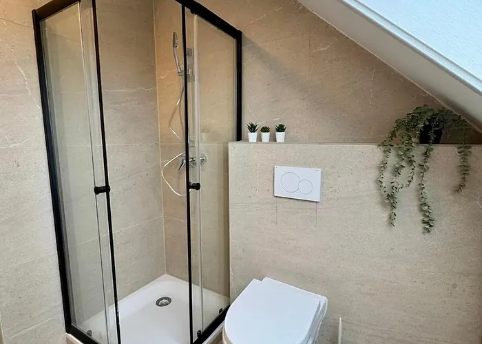 Modernes 4 Fuer Monteure Mit Parkplatz In